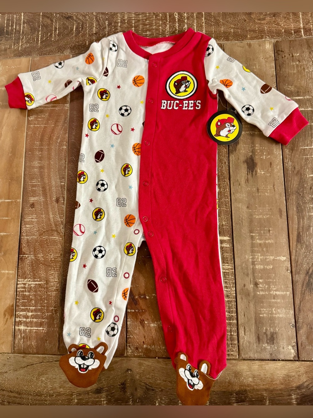 Buc-ee’s Baby Footed Sleeper Pajamas Sports Print Red White 6M NWT